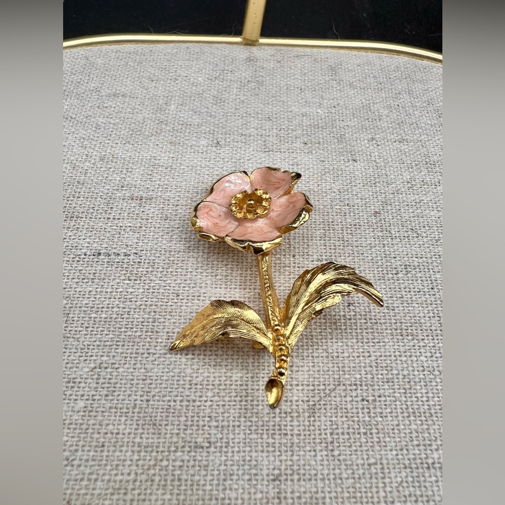 πΎπππ» ππβπΌ Pink Enamel Flower Pin - Picture 3 of 4